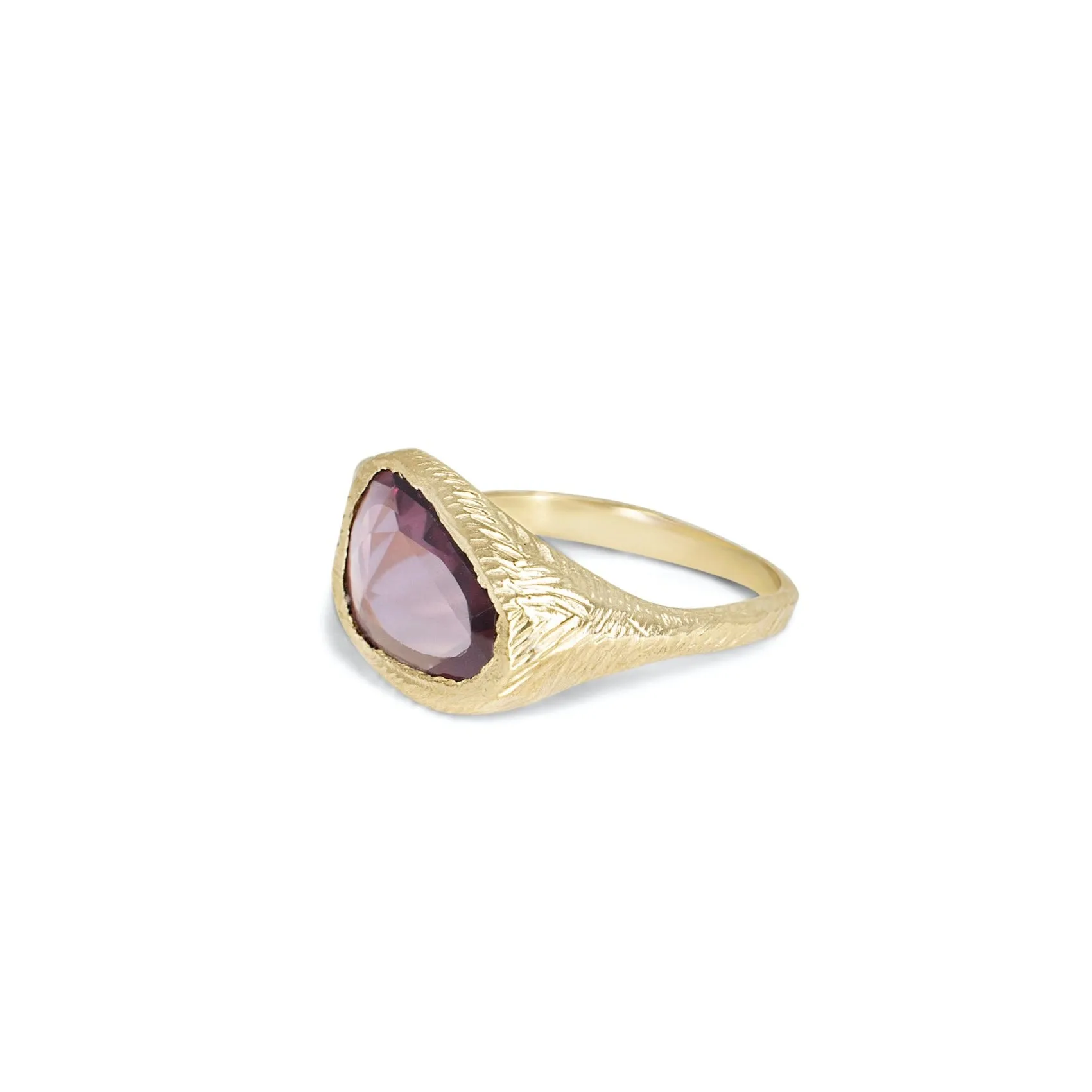 18K Signet Ring in Burgundy Sapphire