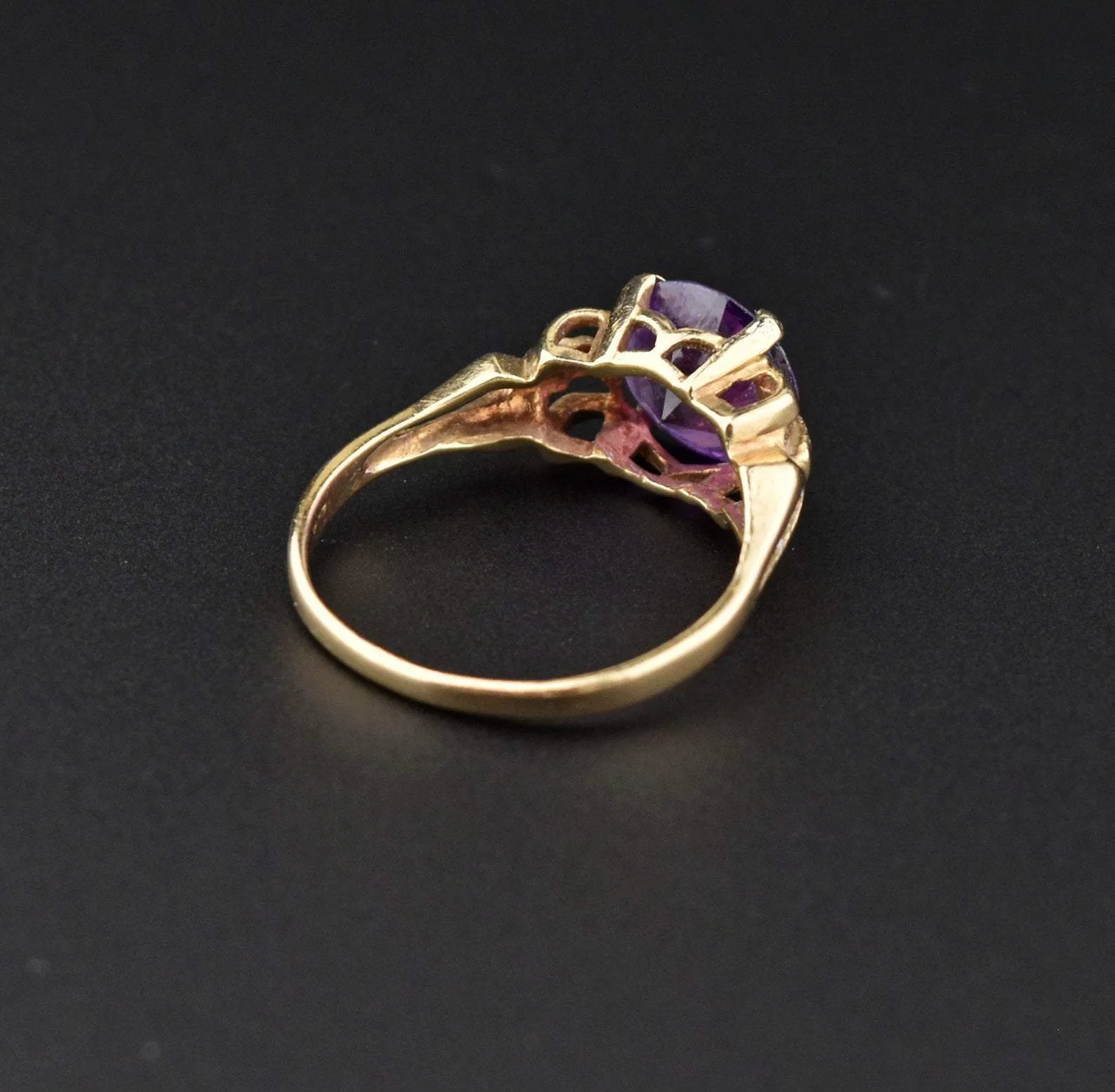 Art Deco Design 14K Gold Color Change Sapphire Ring