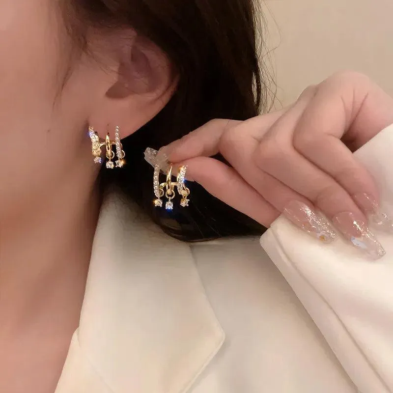 Chic Korean Claw Stud Earrings with Irregular Pearls for Trendy Women