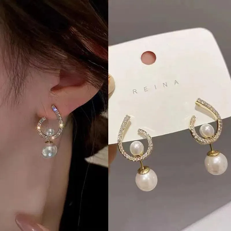 Chic Korean Claw Stud Earrings with Irregular Pearls for Trendy Women