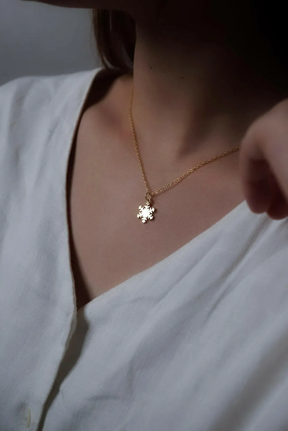 DESTINY Minimalist Snowflake Sterling Silver Necklace