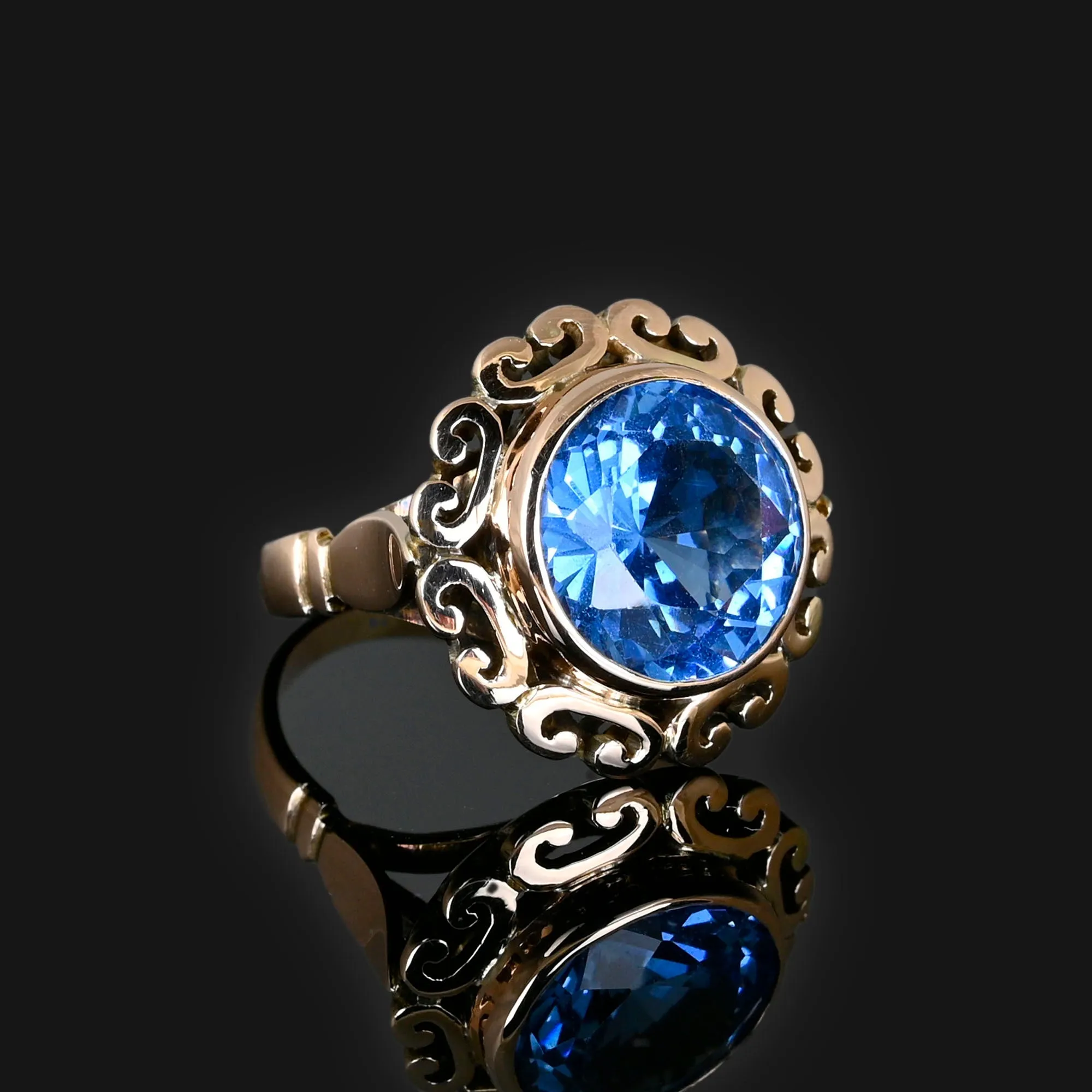 Heavy 14K Gold 9 CTW Blue Spinel Ring