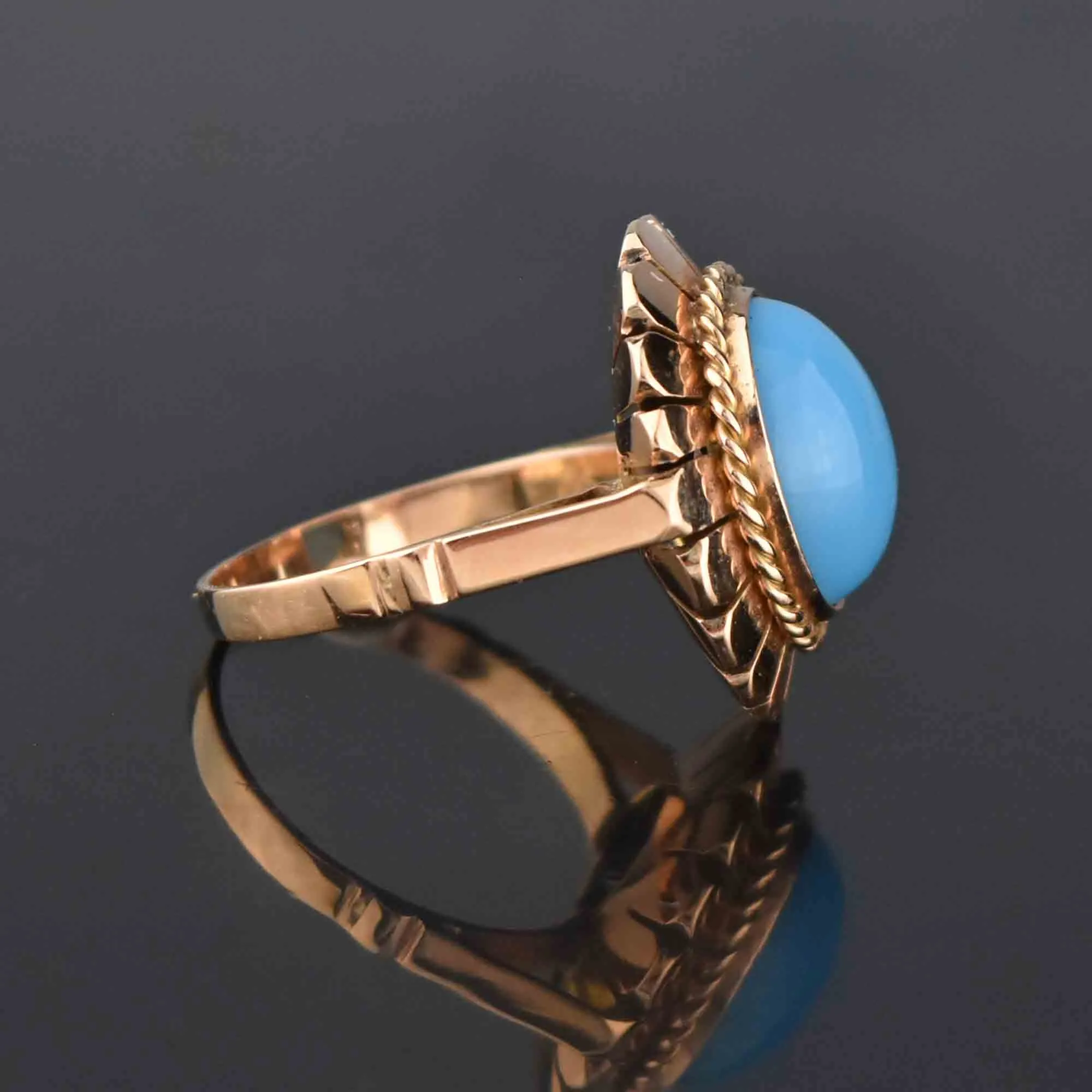 Retro 14K Gold Oval Turquoise Cabochon Cocktail Ring