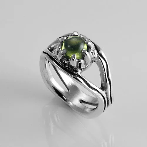 Unique Hnadcrafted Sterling Silver Peridot Ring Size 6