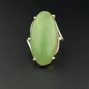 Vintage Large Oval Green jade 14K Gold Ring, Sz 5.5